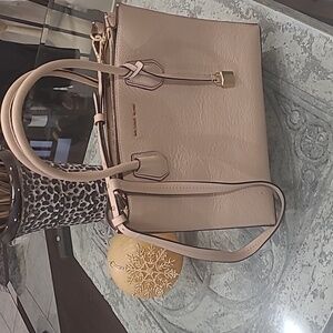 MICHAEL KORS ADELE MEDIUM PEBBLED LEATHER CROSSBODY BAG